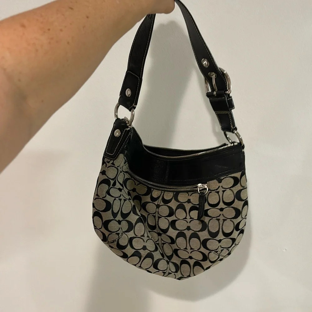 Coach leather purse - Picture 1 of 4